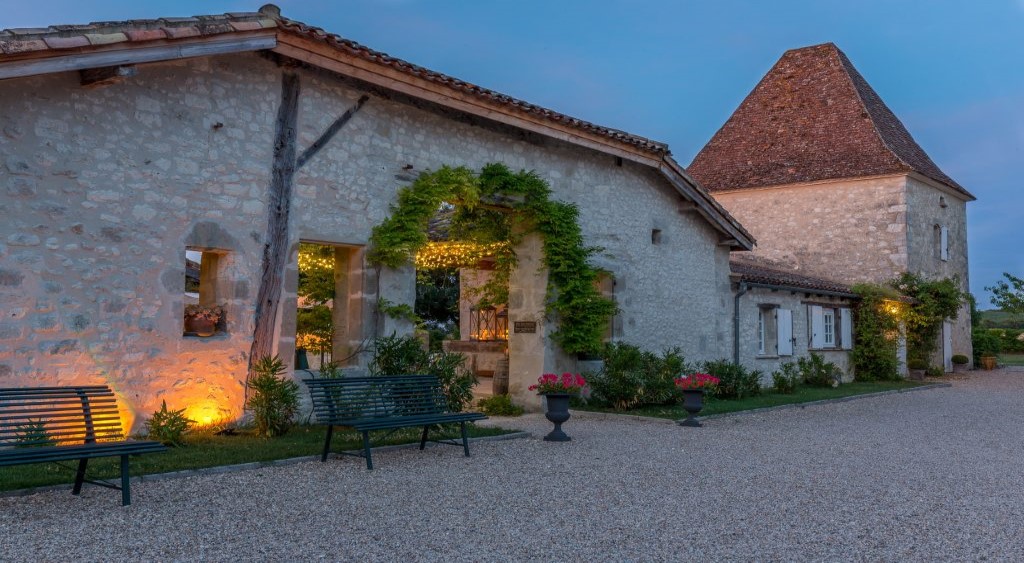 Image with link to Romantic - another small wedding venue in France