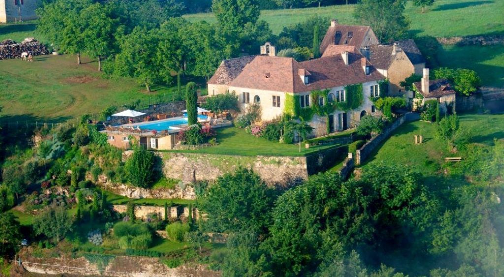 Image with link to Mason d'Eté - one of our small wedding venues in France